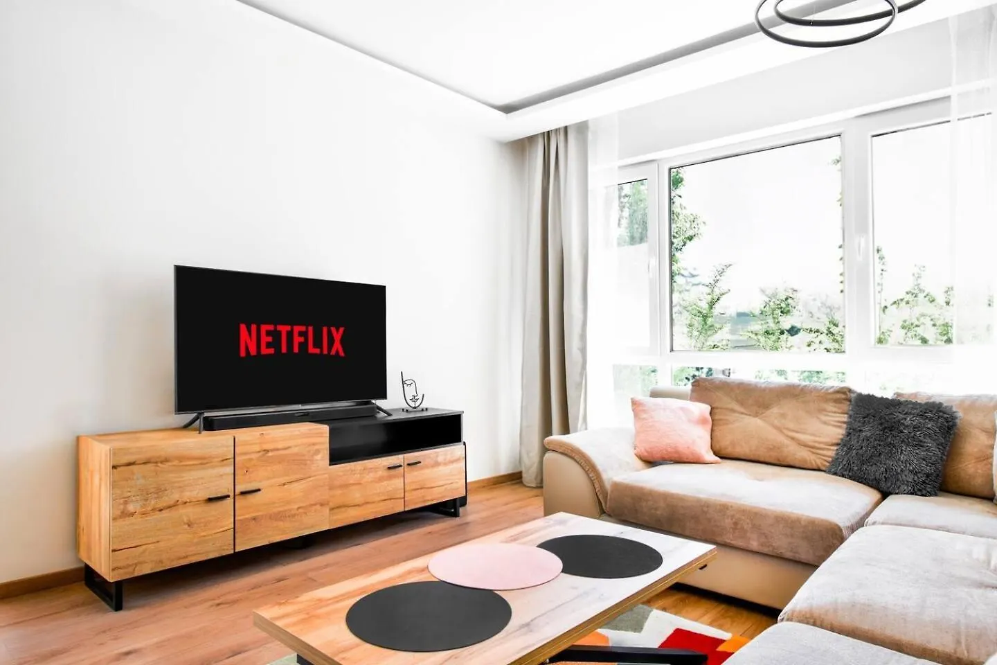 Modern 1Br Apartment With All The Comforts Of Home 플로브디프